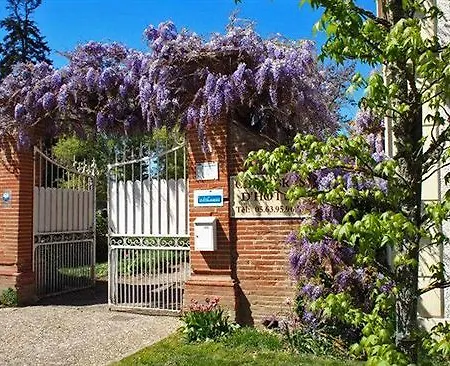 Au Chateau - 2*