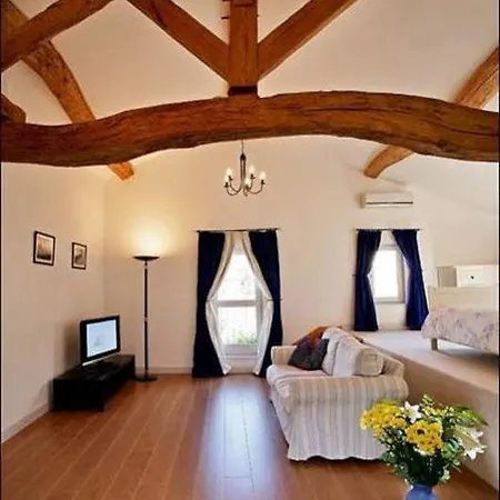 Au Chateau -